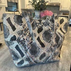 “Paint the Town tote” black metallic gold python print
Kelly Wynne retails $470